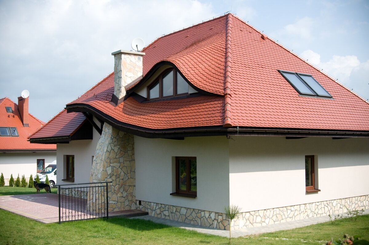 Какие факторы нужно учитывать при выборе угла наклона крыши?