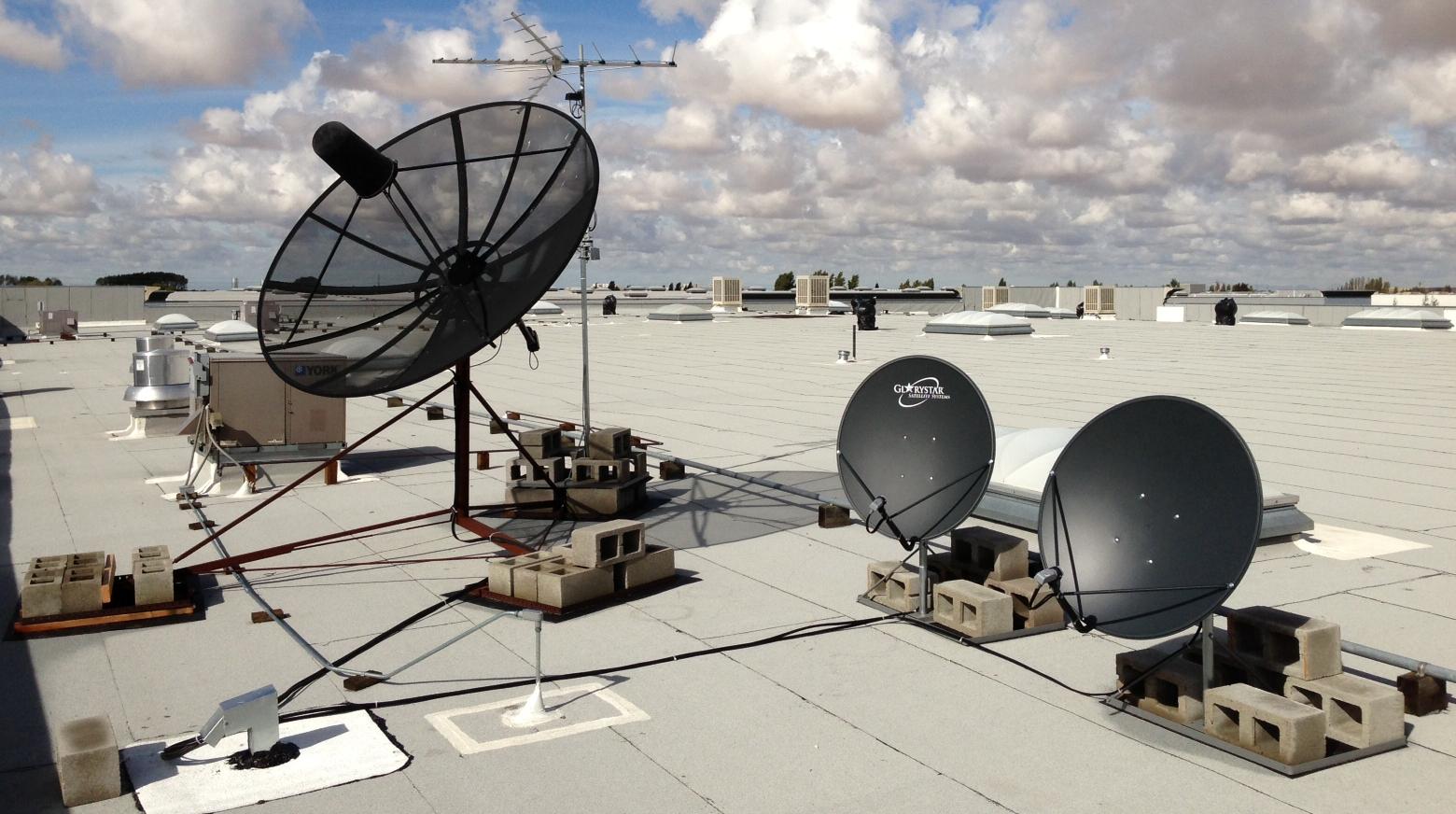 Как установить антенну или спутниковую тарелку на плоской крыше