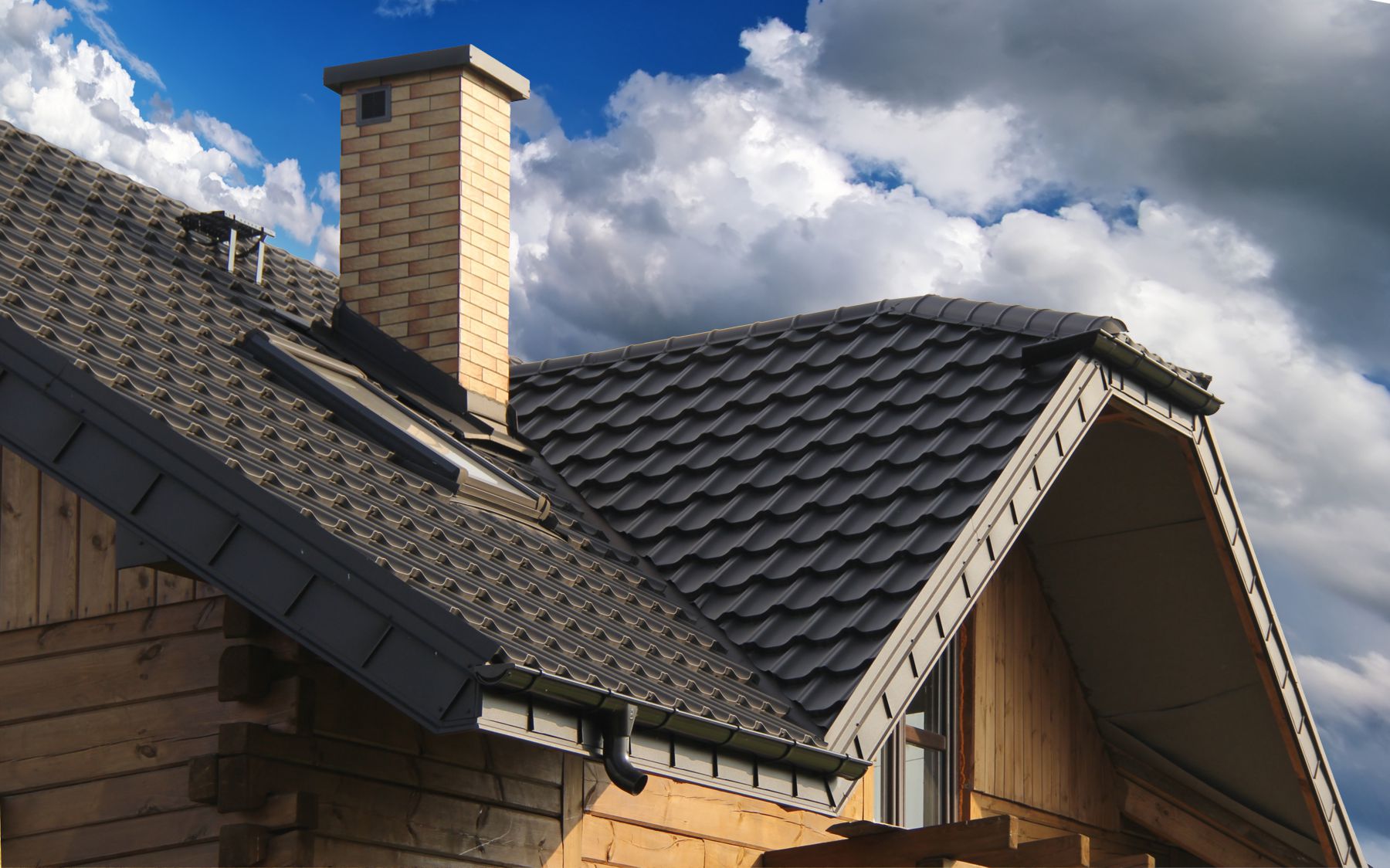 Ремонт крыши из металлочерепицы: важные этапы и материалы