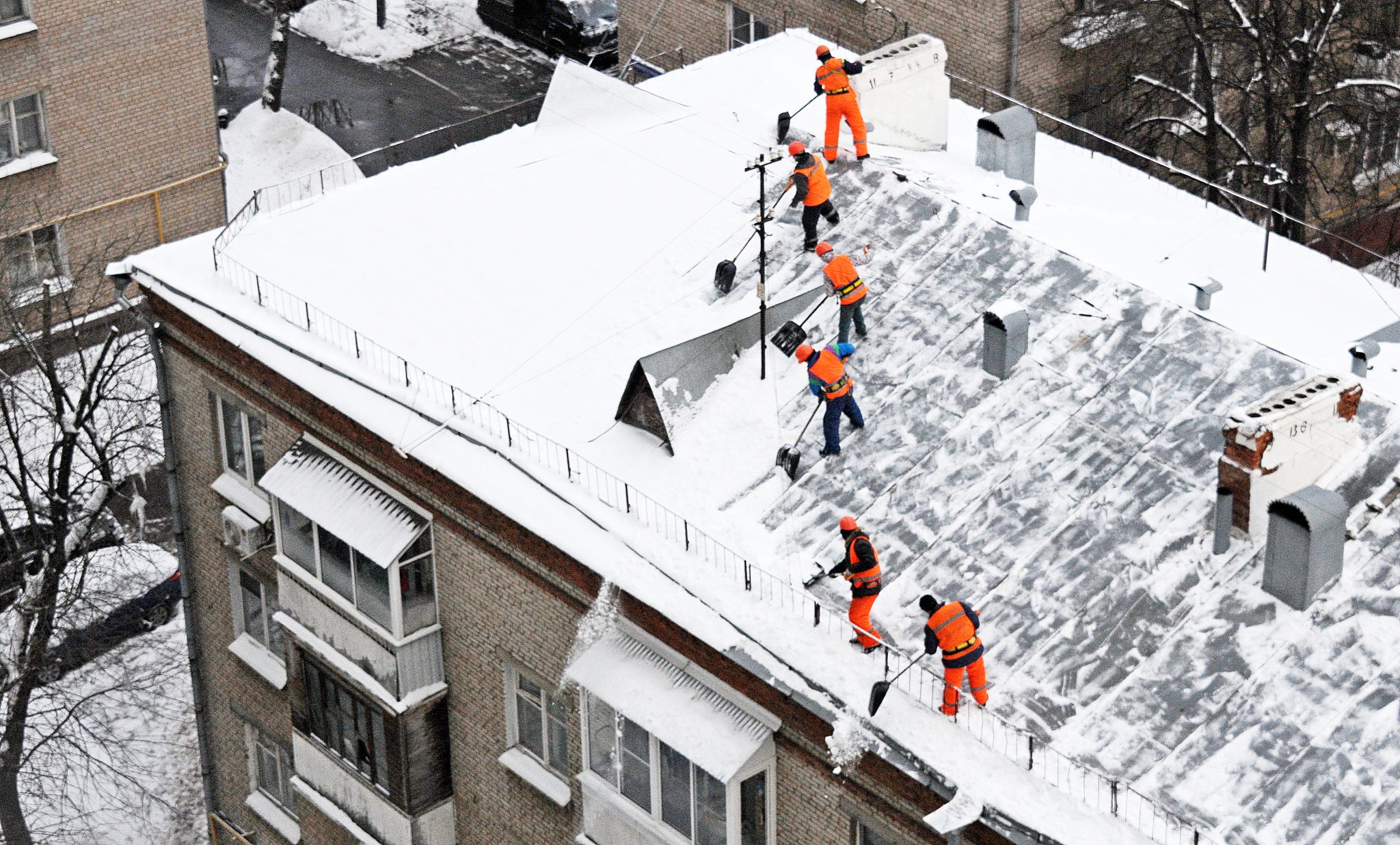 Какие материалы лучше всего подходят для крыши в зоне сильных морозов