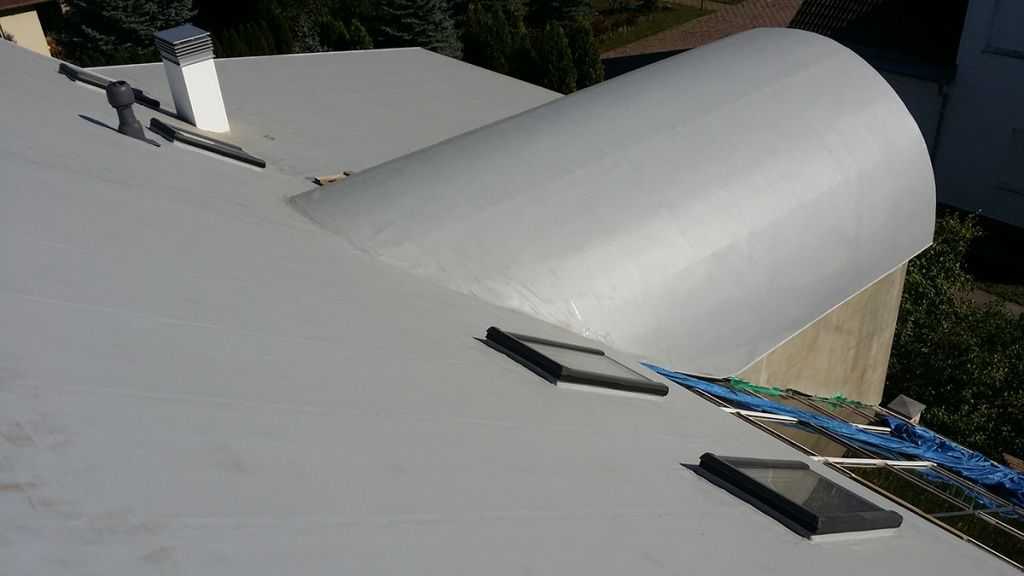 Как правильно обновить крышу с помощью полимерной пленки: шаги и советы