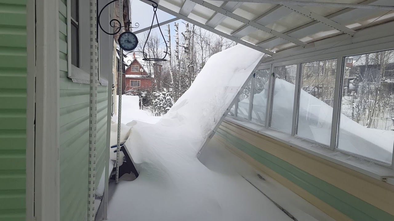 Как правильно укрепить крышу для защиты от снегопадов: советы и методы