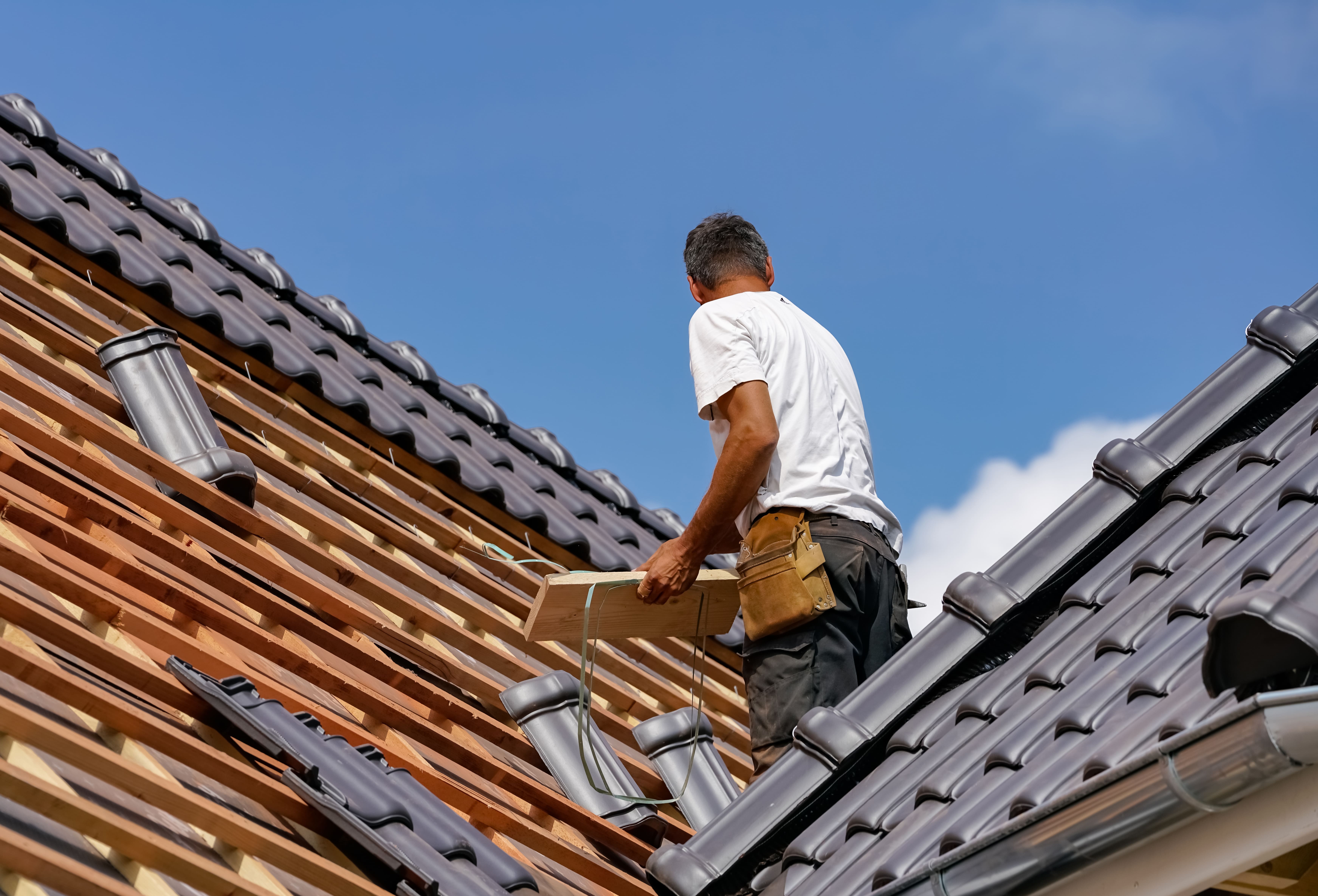 Как провести замену крыши: важные этапы и материалы