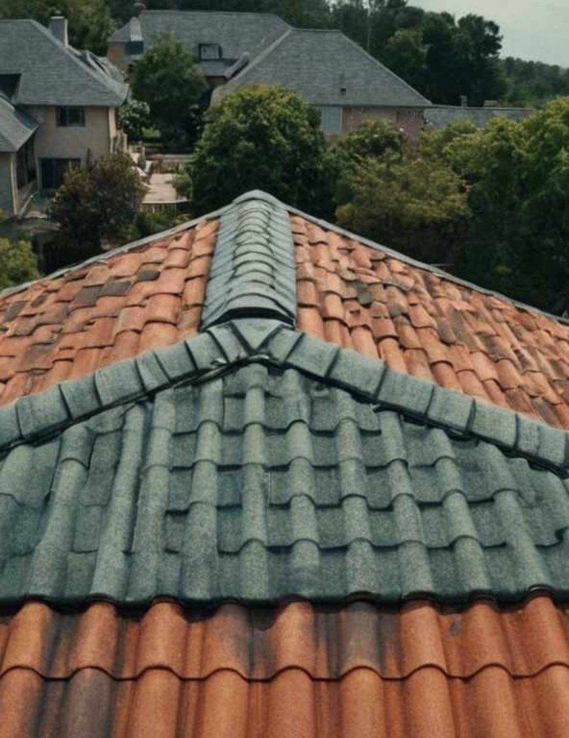 Ремонт металлической водосточной системы: пайка, заклепки, герметик