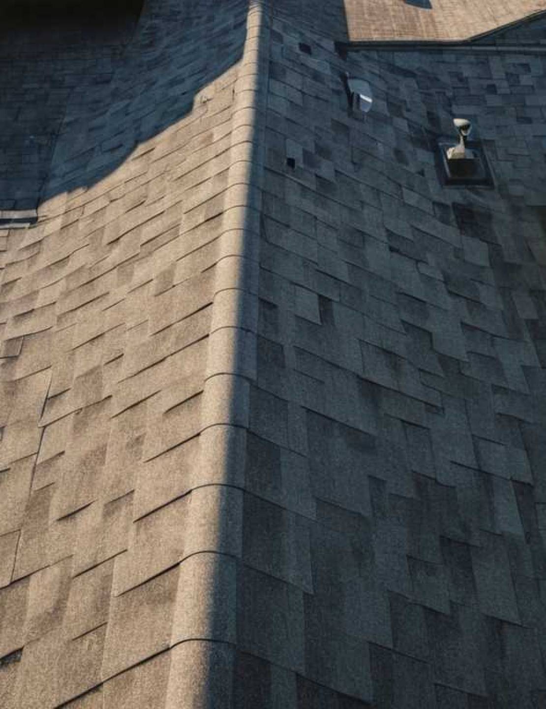 Кровля из ПВХ плитки (пластиковый шифер): характеристики и применение